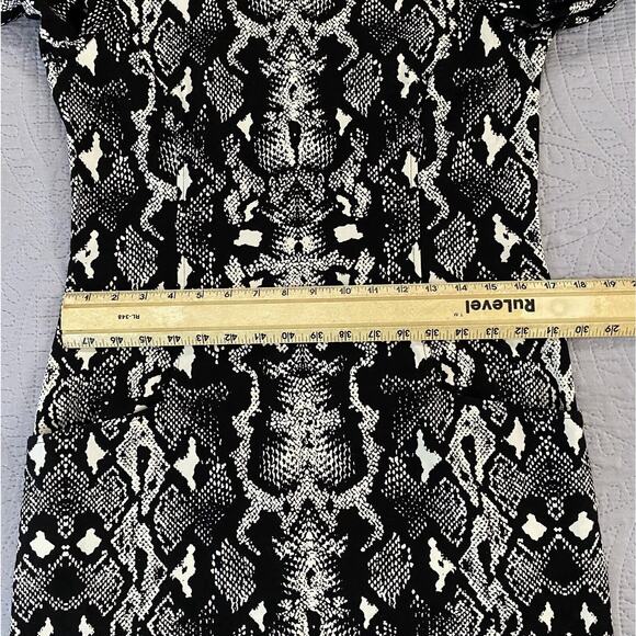 NWOT J McLaughlin Sz M Snake Print Blk White Pockets Keyhole Back 3/4 Slv Dress - Picture 13 of 13